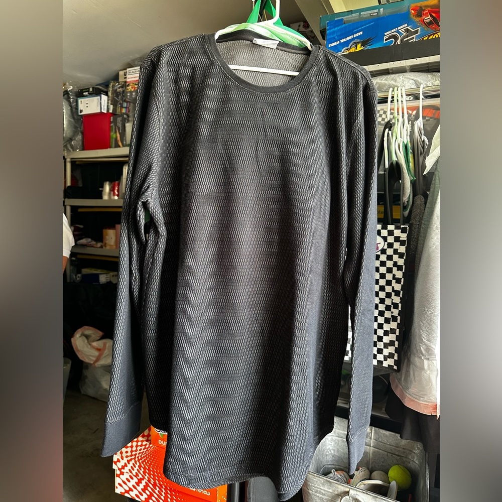 Men’s DKNY Sweater (XXL)